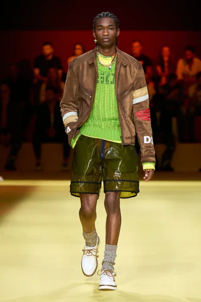 Look 19